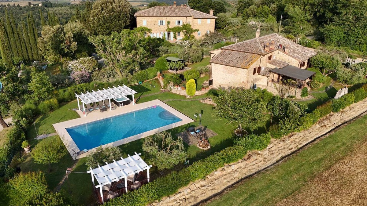 San Gimignano Villa | Truly Tuscan villa with Pool and Jacuzzi, ideal for groups, 6km to San Gimignano