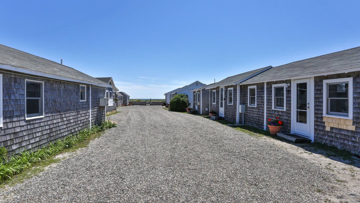 North Truro Hotel | Truro Beach Cottages