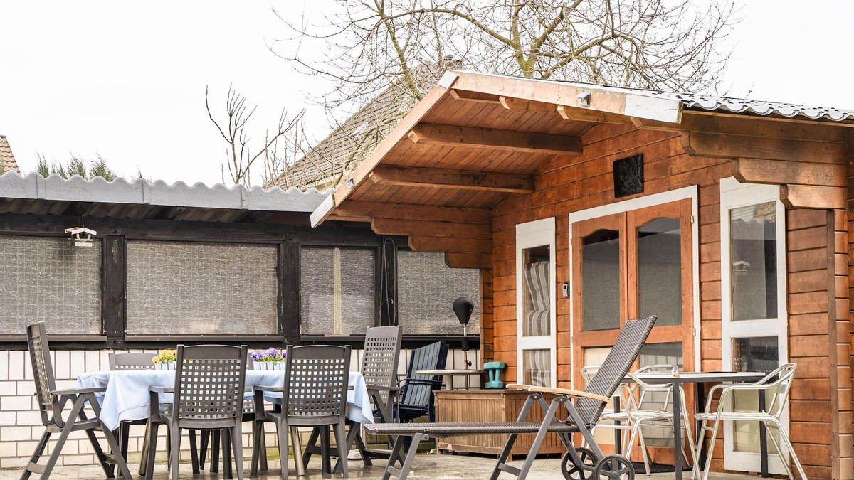 Dortmund Apartment | TRUTH: 2 King Size Beds, Fireplace, Smart TV, Garden