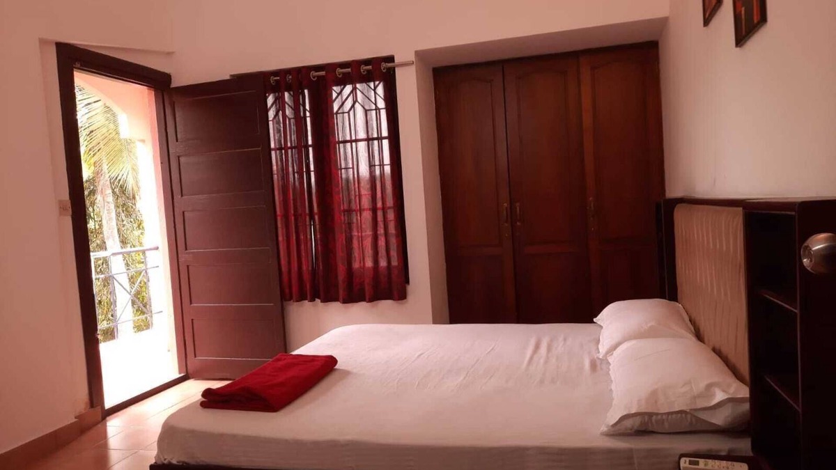 University of Kerala Senate House Campus Apartment | TRV Stays- OPP Mascot Hotel -9 Beds 6 Bath