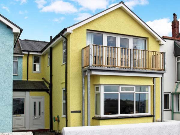 Borth House | Trysor Y Mor