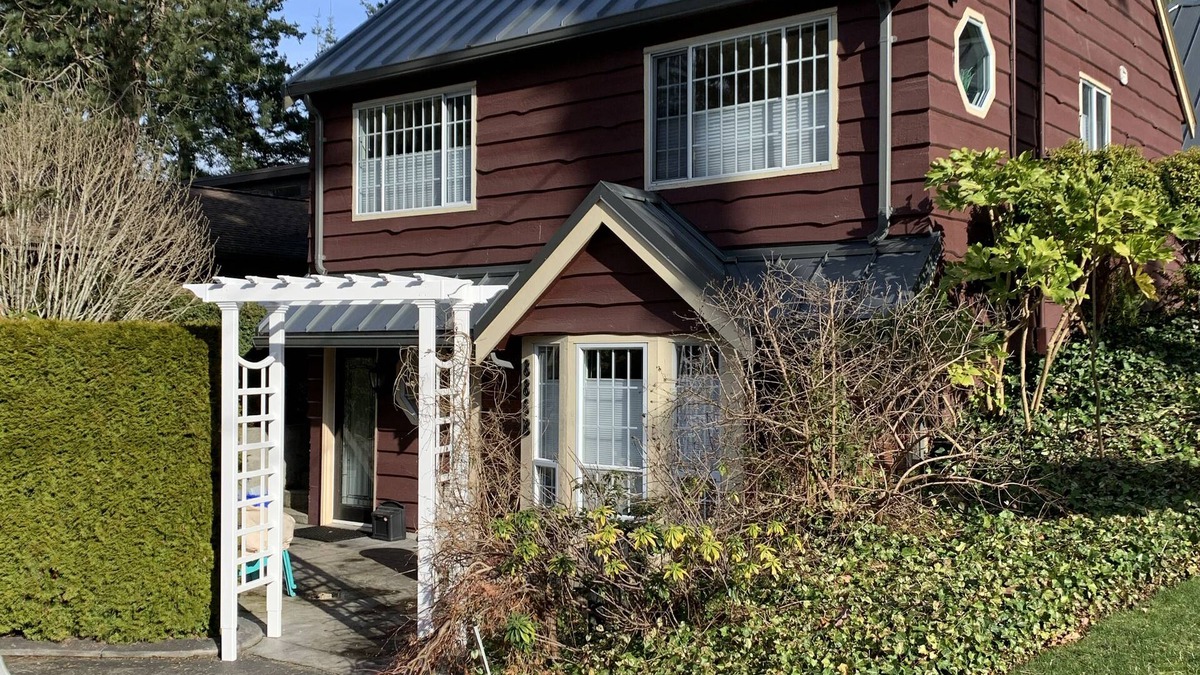 Delta House | Tsawwassen Lovely private Coach House - walk to shopping, beach and restaurants.