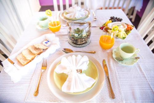 Rustenburg Bed & Breakfast | TshiBerry Bed & Breakfast