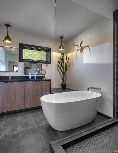 Cornville House | Tu'nlii House Fall Colors, Creek & Hot Tub Magic