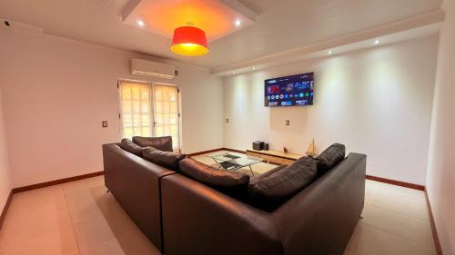 Villa Hernandarias House | Tu Refugio en Hernandarias con patio y quincho