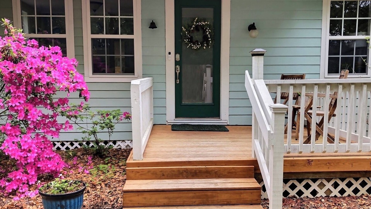 St. Marys Cottage | Tucked away quiet cottage~5 blocks to riverfront and Cumberland Island ferry