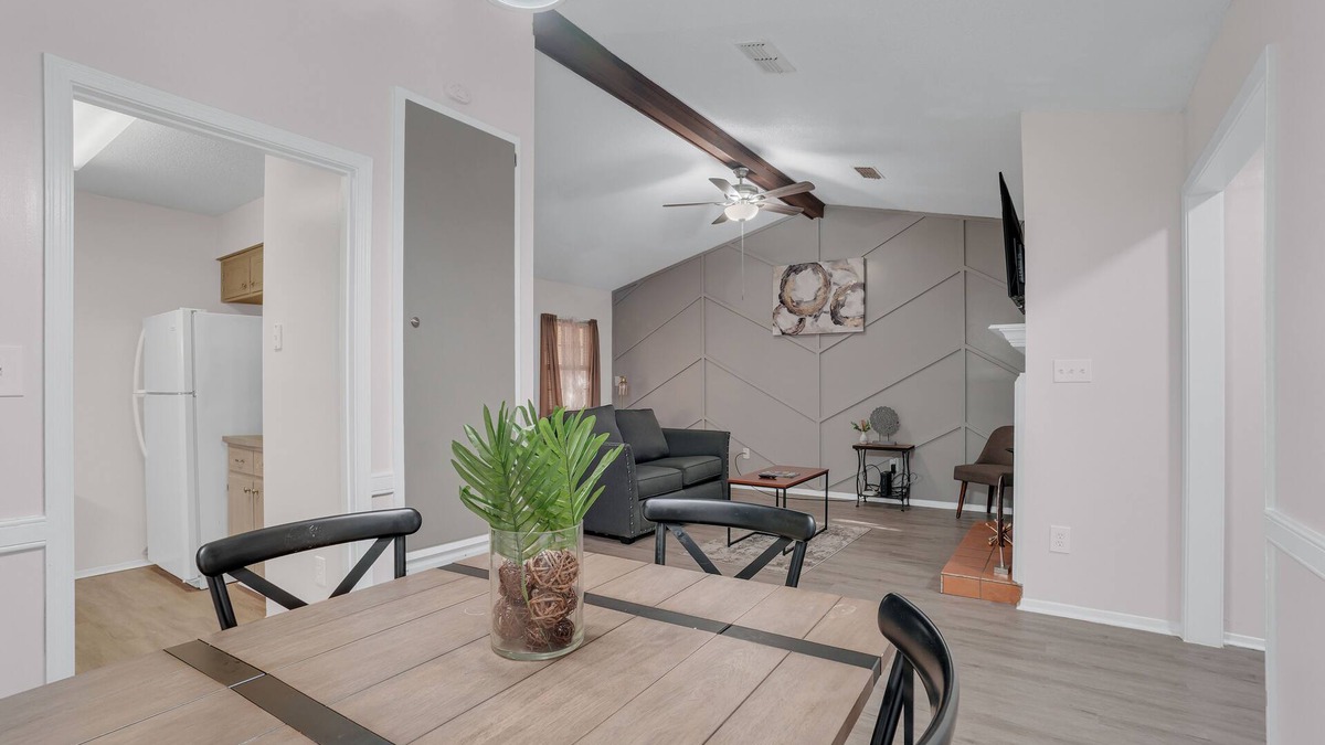 Gunter Afs House | Tucked-Away Townhouse