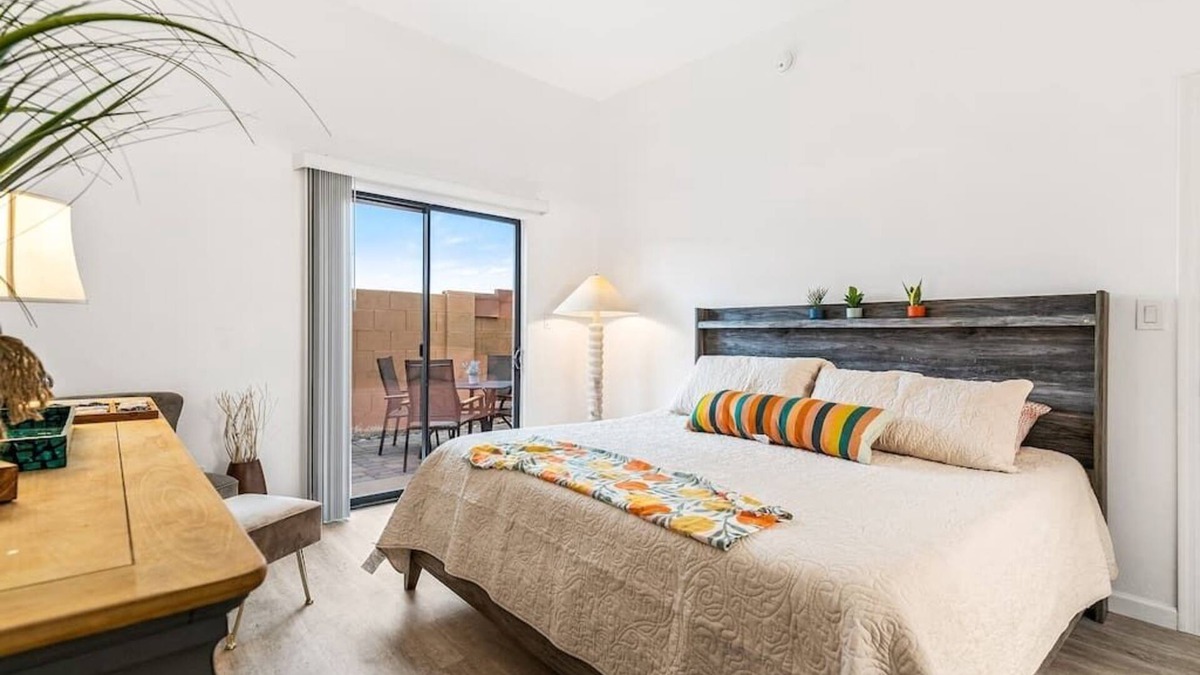 Groves Lincoln Park House | Tucson Desert Work Oasis: Close to Jazz Events