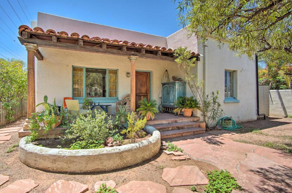 Jefferson Park House | Tucson Historic Home Fenced Yard and Desert Views!