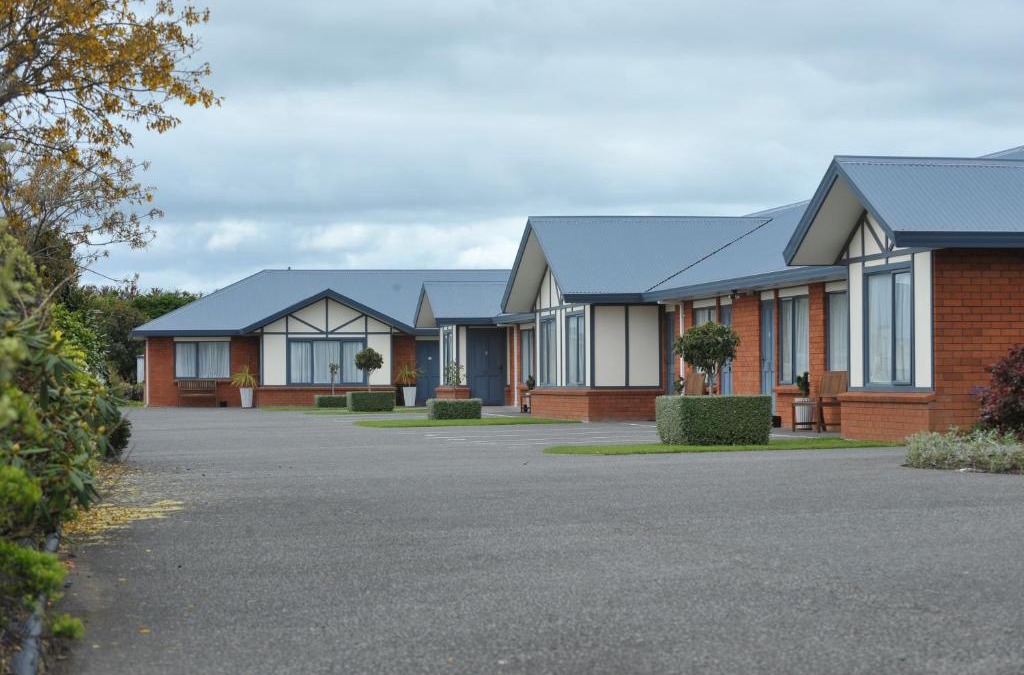 Hawera Hotel | Tudor Lodge Motel