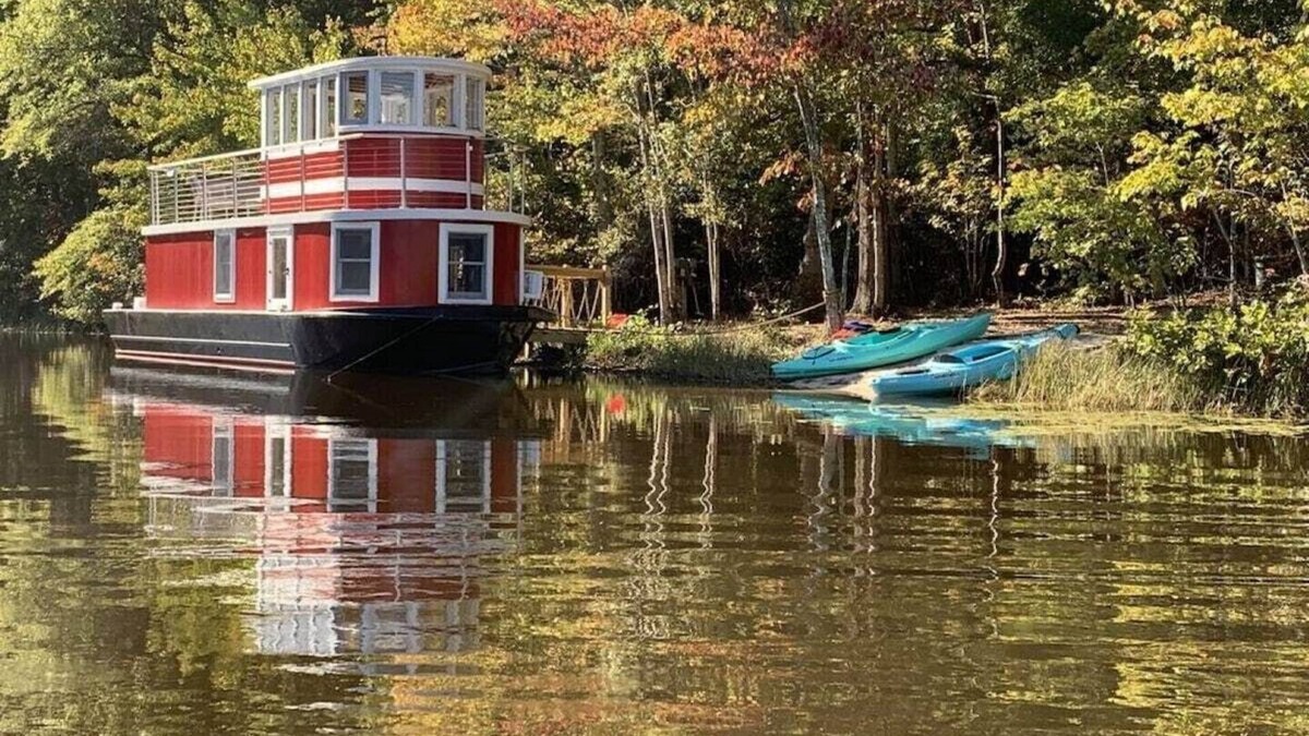 Trevilians Boat Rental | Tugboat/Private Lake - Farm Animals - Fish, Swim, Boat, Hike/Bike 5+Miles Trails