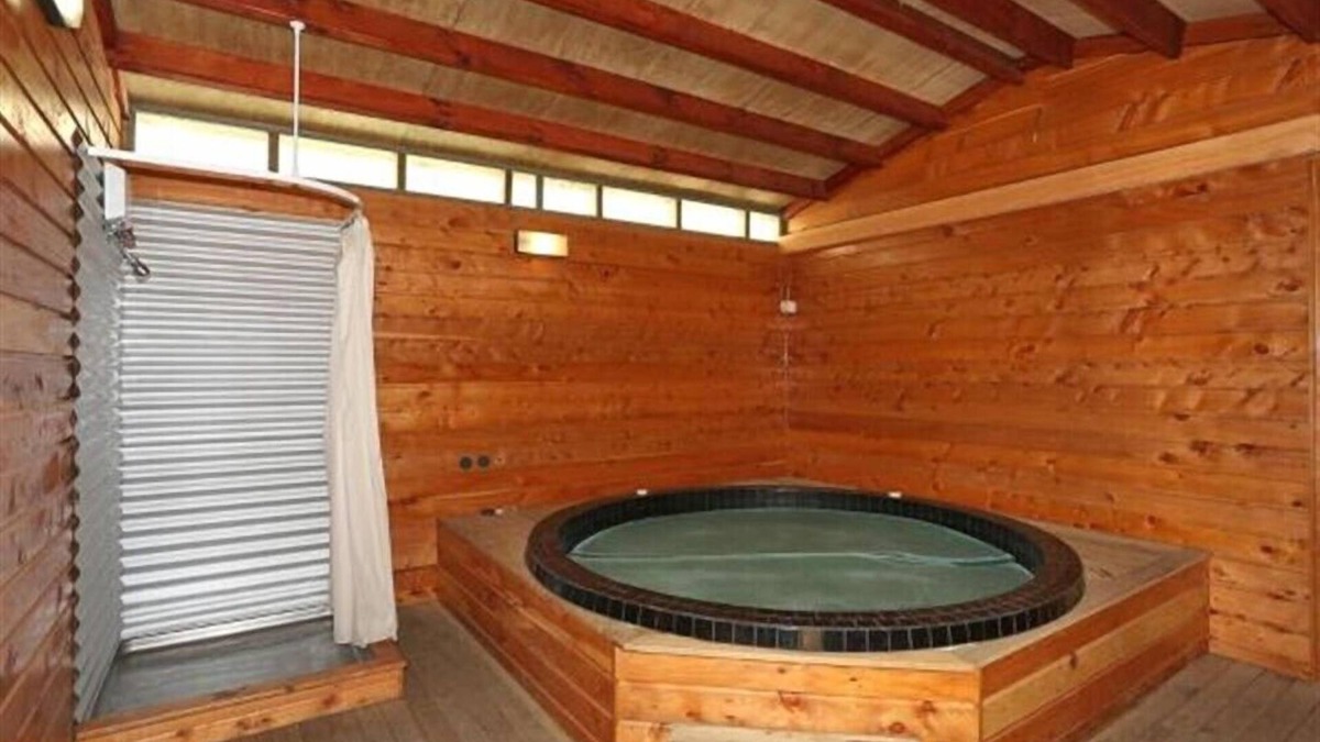 Tuatapere Hotel | Tui Base Camp