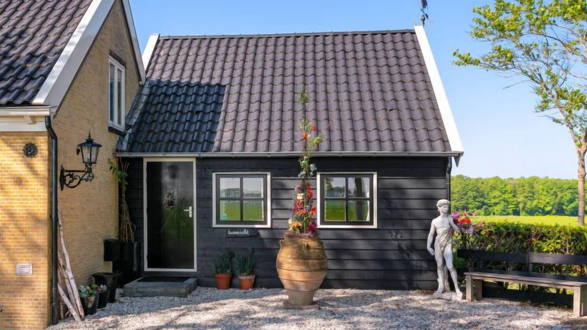 Zuid-Beijerland House | Tuinzicht by Interhome