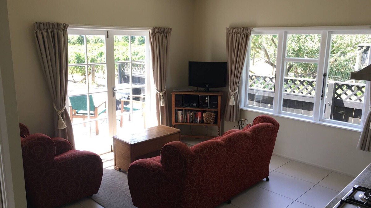 Havelock North House | Tuki Vineyard Cottage - luxury one bedroom villa overlooking vineyard