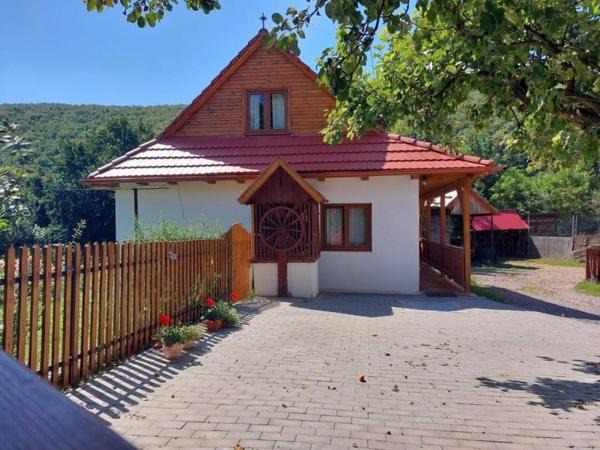 Armaseni Noi Bed & Breakfast | Tulipános Vendégház