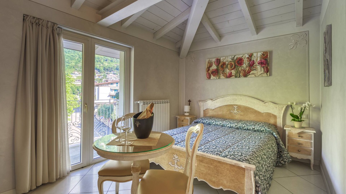 Darfo Boario Terme House | Tulip - Double Room with Balcony in Liberty Villa