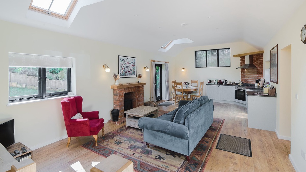 Bridge House | ★Tulip Tree Cottage★ Huge Garden+village setting+near Canterbury+dog friendly