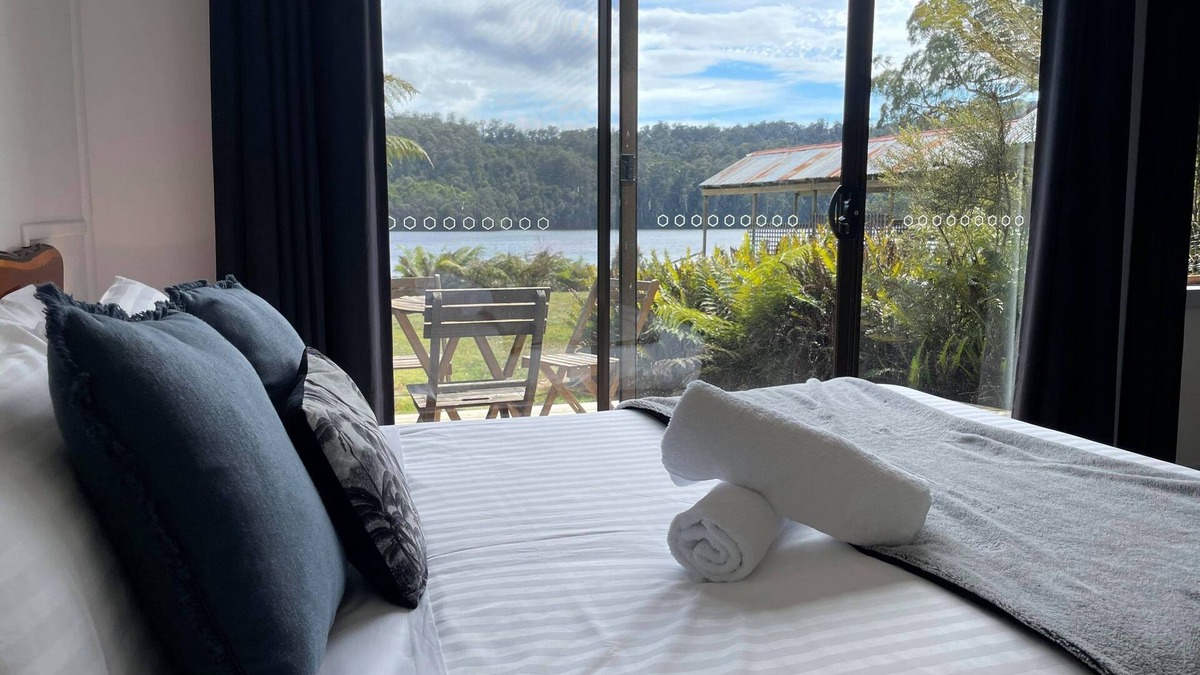 Tullah Hotel | Tullah Lakeside Lodge