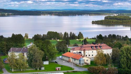 Stromsund Hostel | Tullingsåsgården Strömsunds vandrarhem