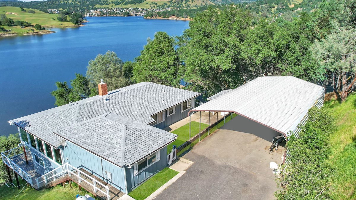 Jamestown House | Tulloch Lake Front Home! Panoramic Views & Private Dock