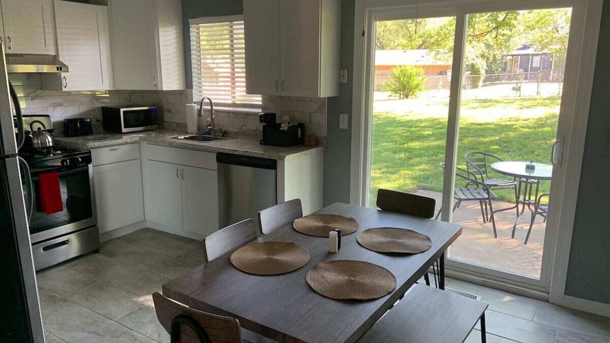 Tulsa House | Tulsa whole home near Hard Rock Casino and I-44 with large fenced backyard