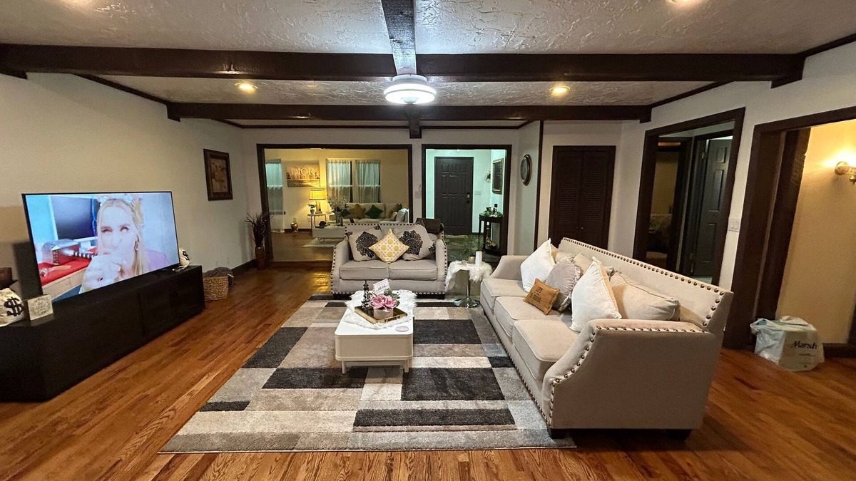South Tulsa House | Tulsa’s Best Stay – 5BR Fully Remodeled Gem!