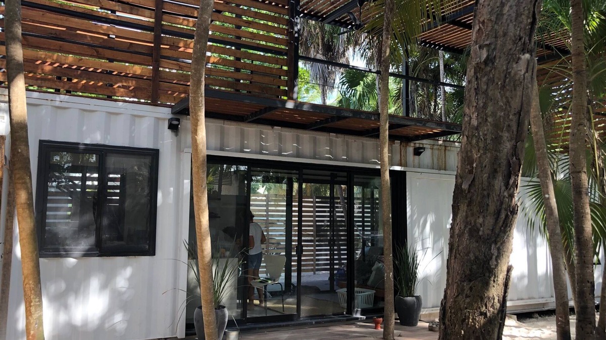 Zona Hotelera House | TulumCasita.Perfect Beach Road Location