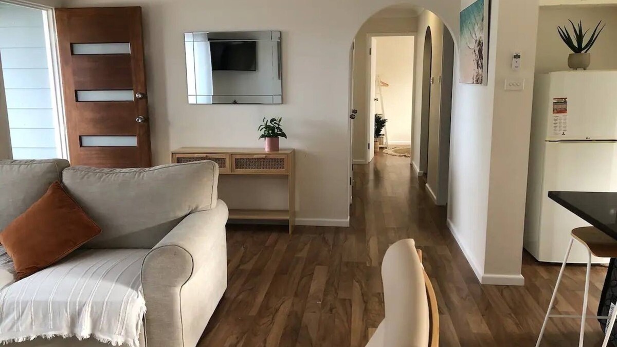 Tumbi Umbi House | Tumbi Cottage -Cheerful 3 Bedroom Home with Studio