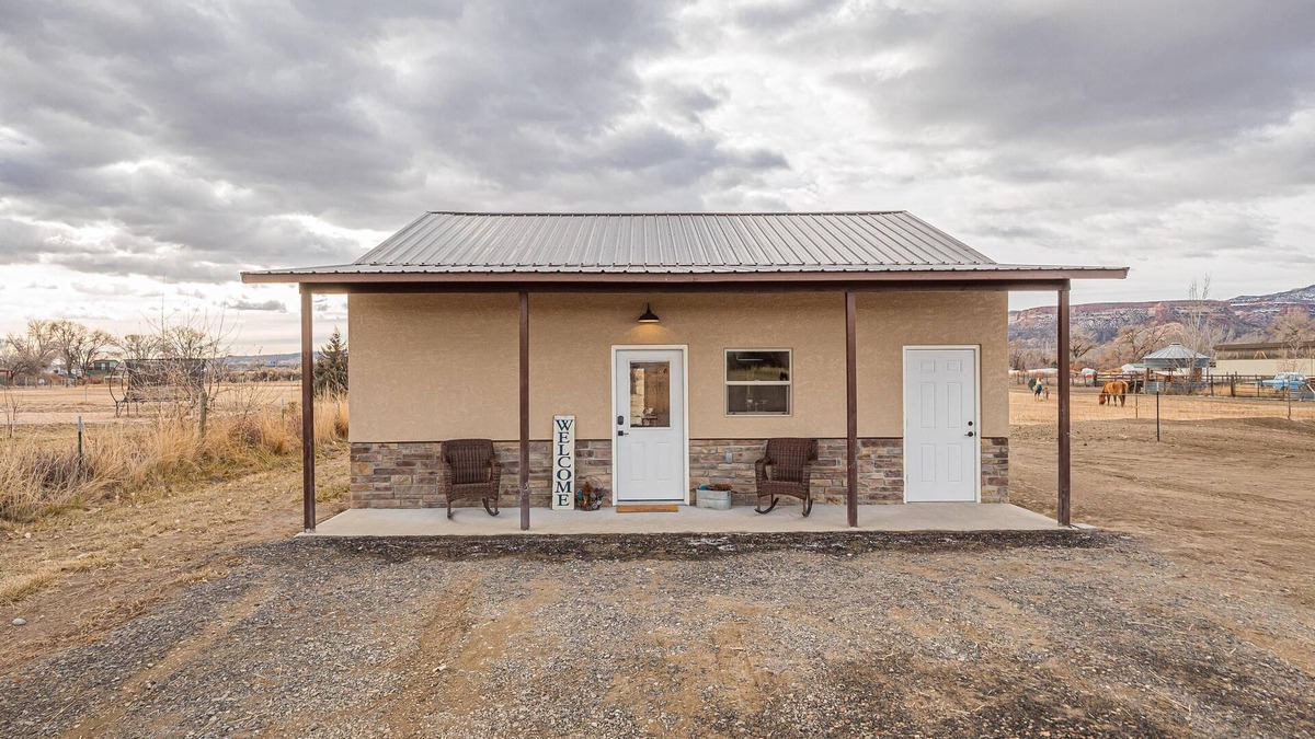 Fruita House | Tumbleweed: Cozy Modern Retreat with Pet Perks