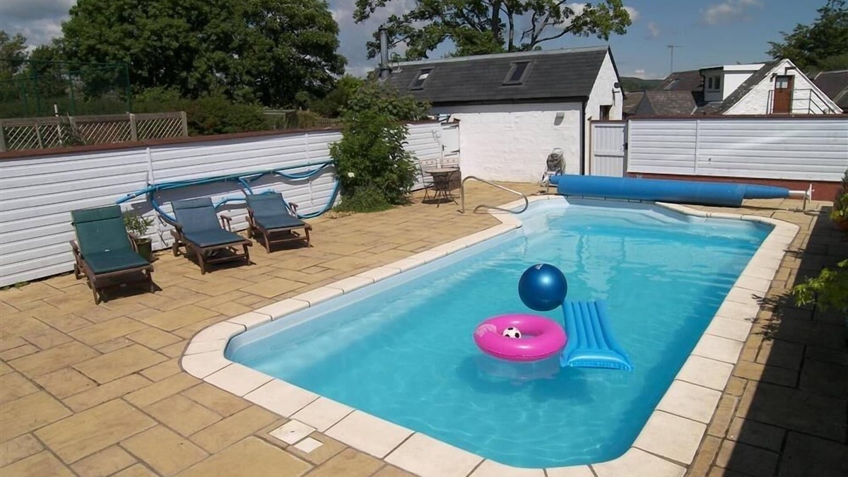 Colvend Cottage | Tumbling Banks - a cottage that sleeps 4 guests in 2 bedrooms