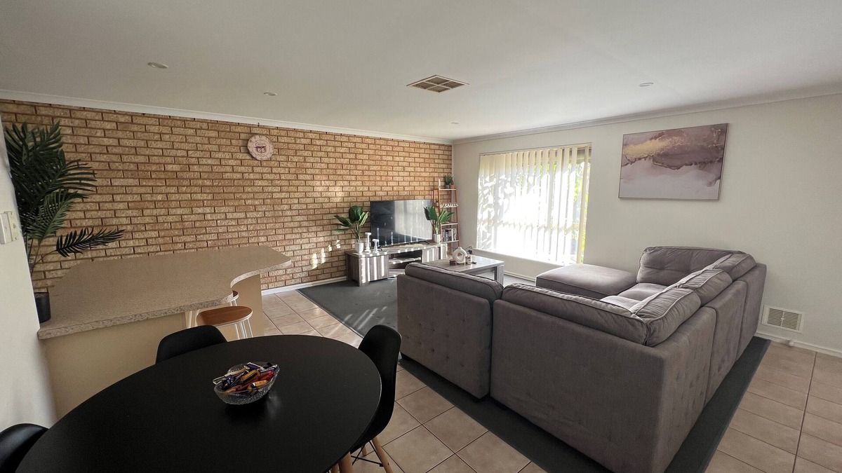 South Kalgoorlie House | Tupper Retreat - Modern 3 Bedroom 2 bathroom home with ALL amenities!