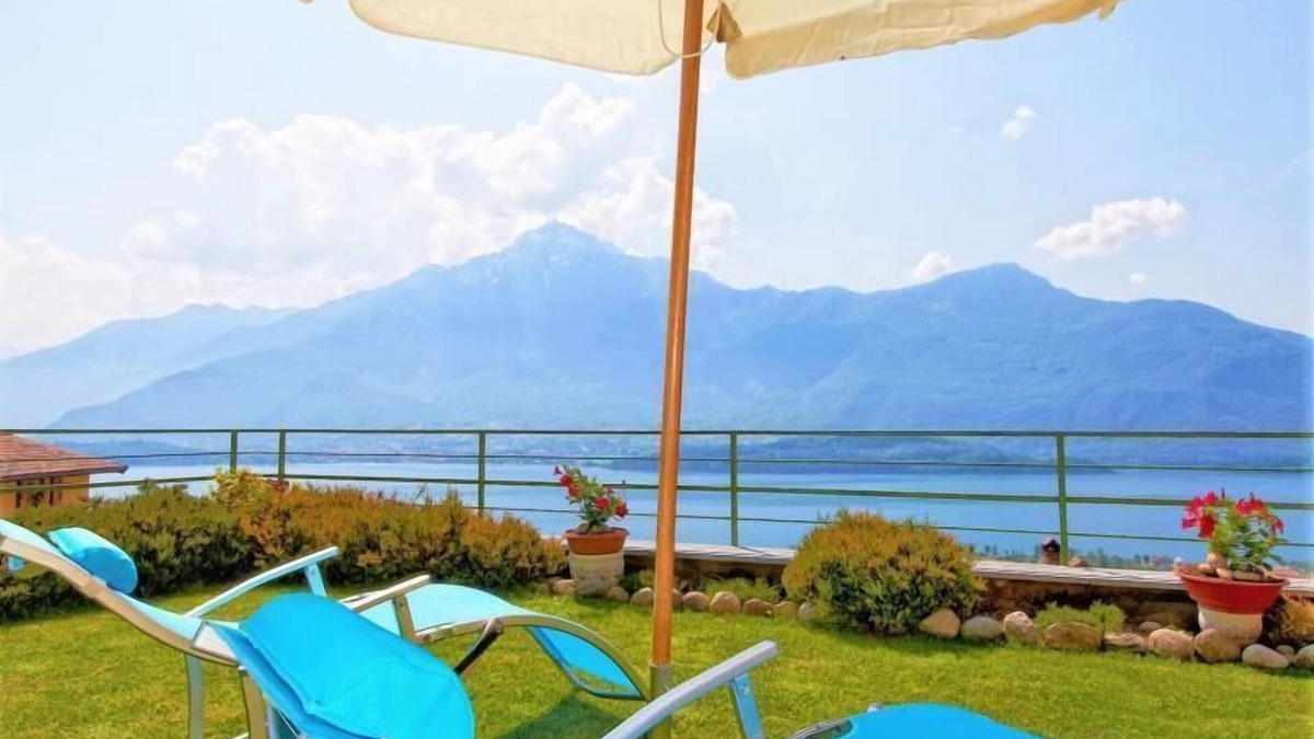 Vercana Apartment | Turchese Garden Holiday Apartment with Lake View