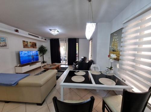 Rehovot Apartment | Turdeluxe company 4 room apartment with breakfast