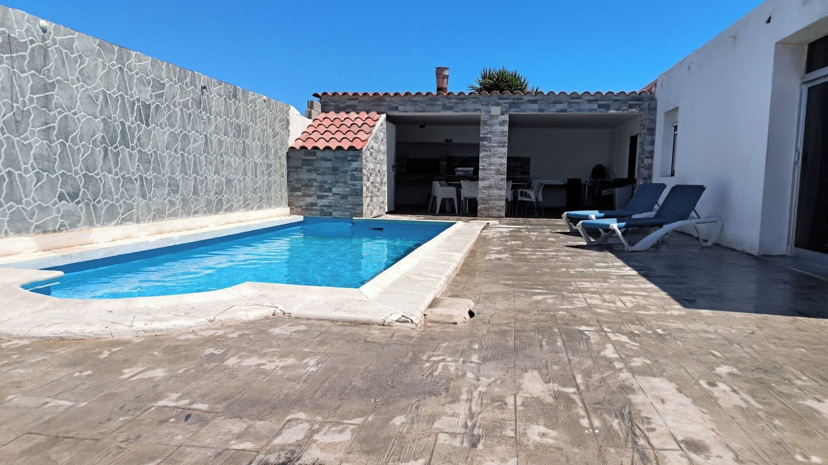 Benicarlo Ski Chalet | Turisblo villa with pool, 3 large bedrooms, large dining room, kitchen and bathroom.