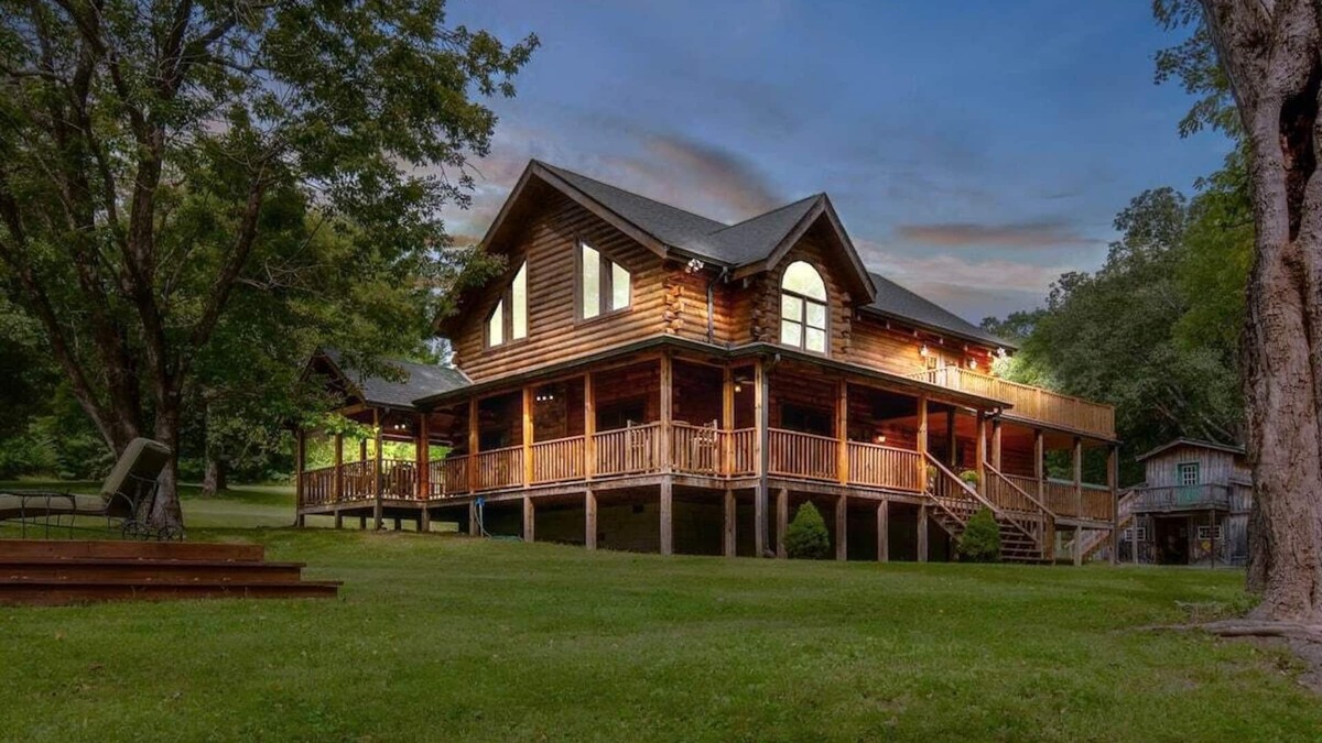 Dickson Cabin | Turkey Creek Cabin- 45 Minutes to Nashville