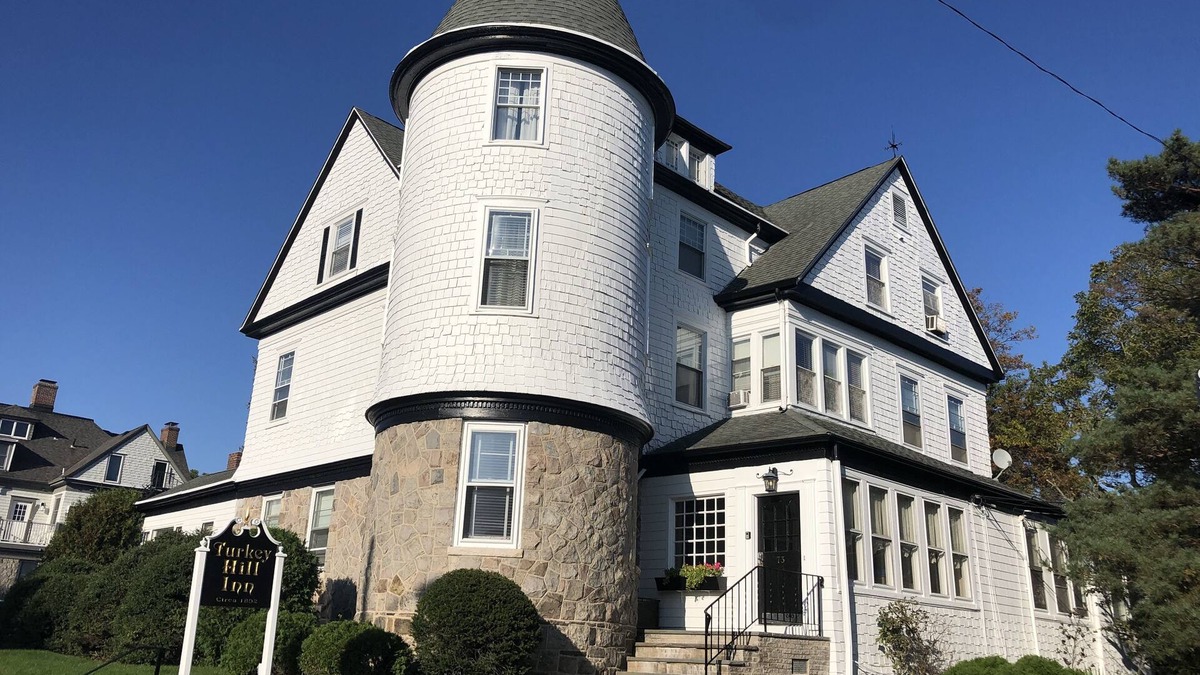 Summit Hotel | Turkey Hill Inn