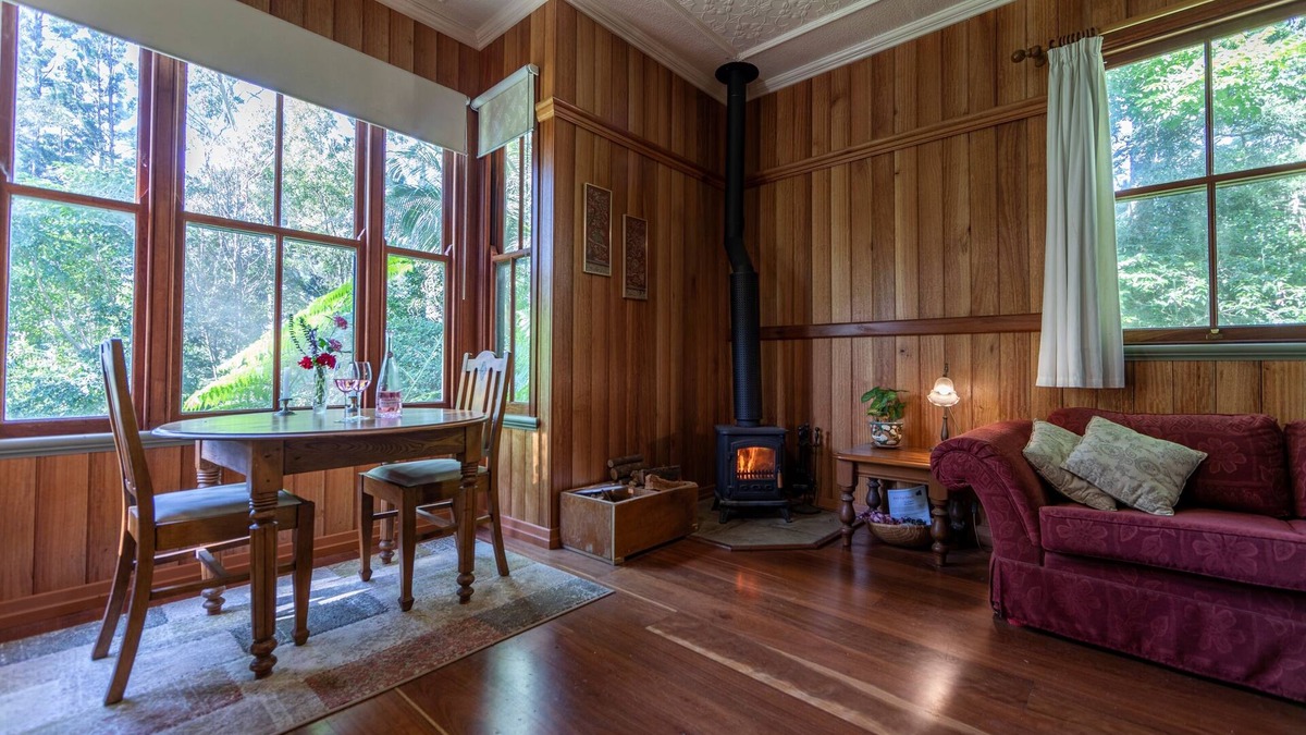 Mount Glorious Apartment | Turkey's Nest - Macadamia Rainforest Suite