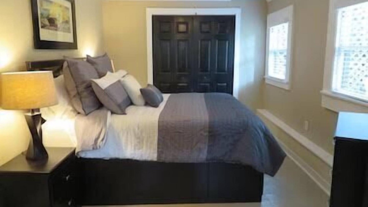 Governor's Walk House | Turn-Key Furnished Mid-Town Courtyard Bungalow