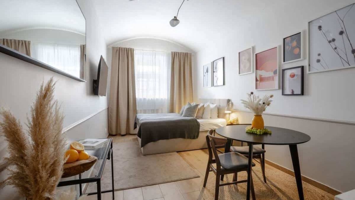 Prague 2 Apartment | TurnKey I Elegant Studio by National Museum