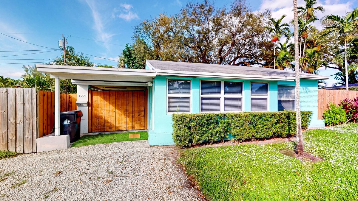 Edgewood House | Turquoise charmer with enclosed yard, open layout, & W/D - snowbird-friendly