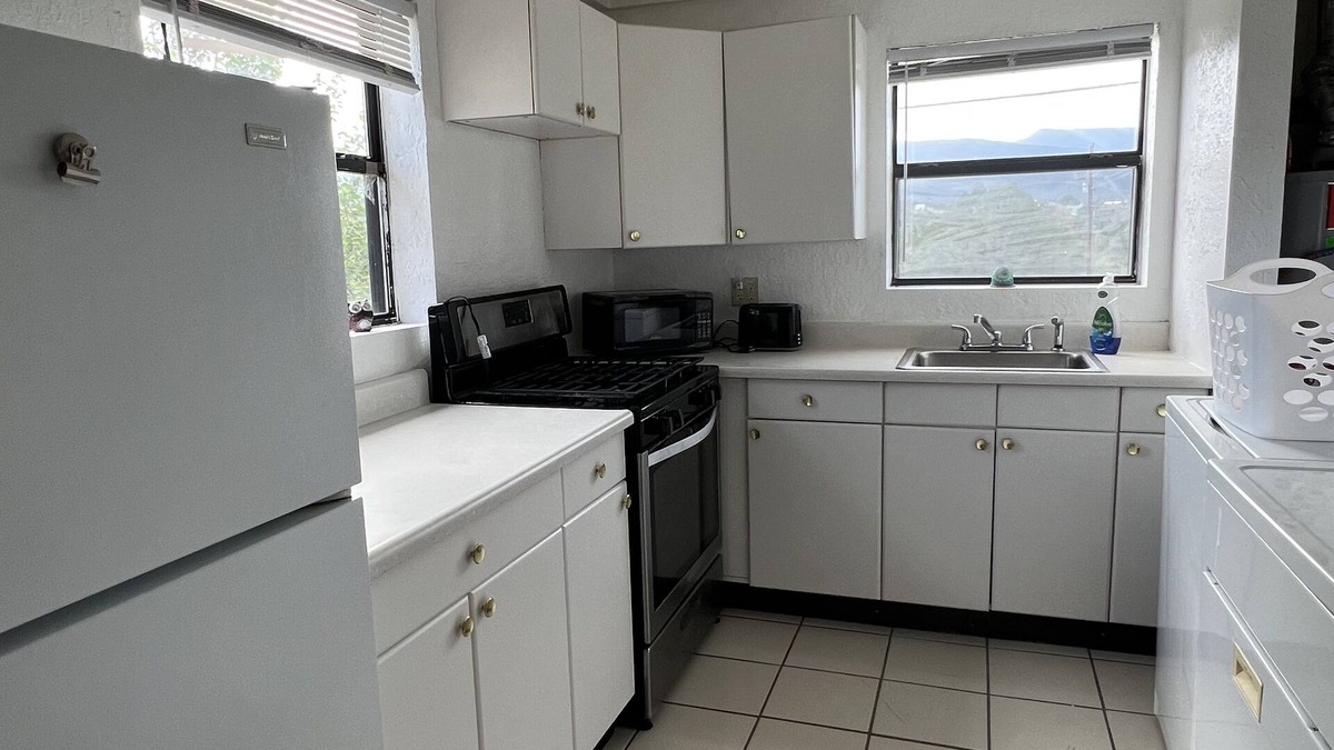 Sandia Knolls Cottage | Turquoise Trail mountain gem