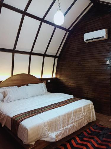 Kecamatan JONGGAT Hotel | Turrall Bungalow