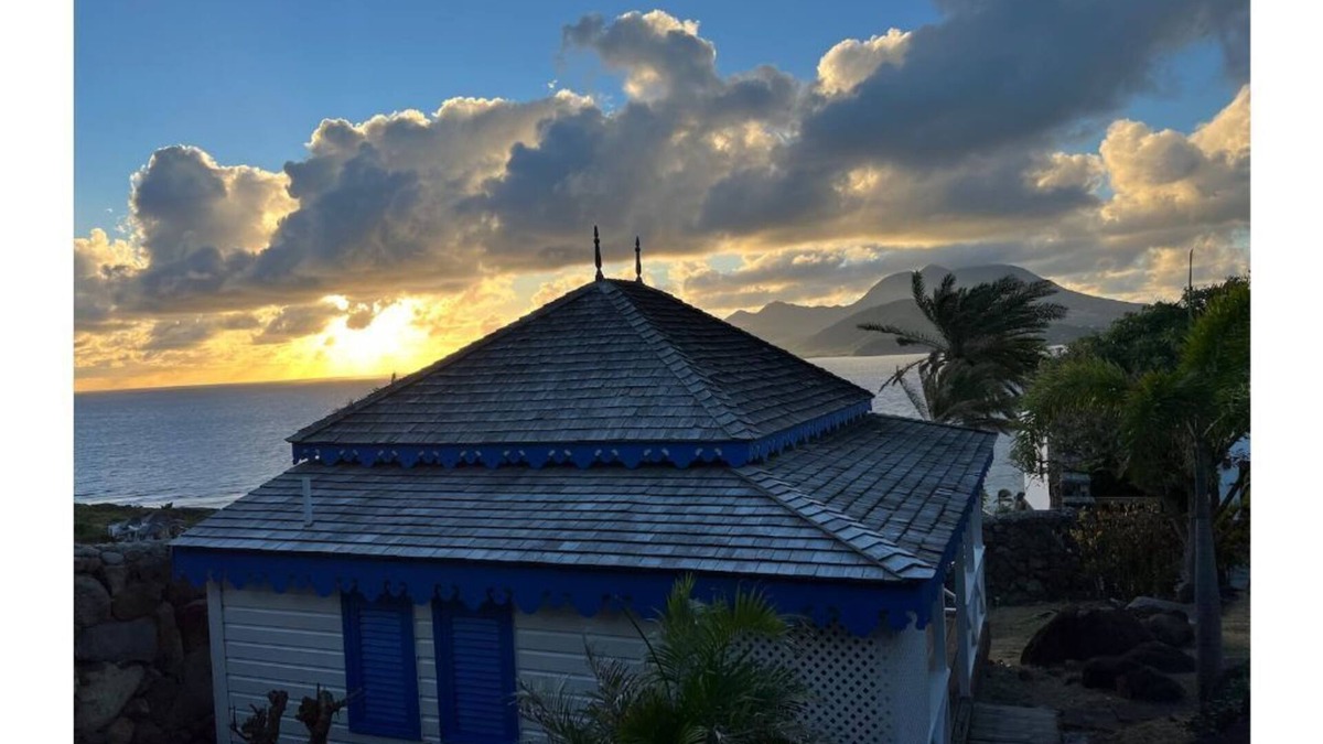 Frigate Bay Cabin | Turtle beach White House (2)cute romantic cottage