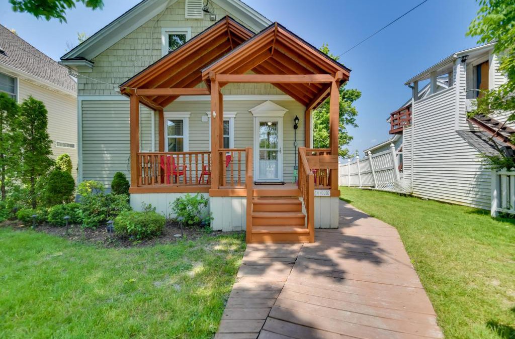 Lake View House | Turtle Cove Bay Beach House about 13 Mi to Buffalo!