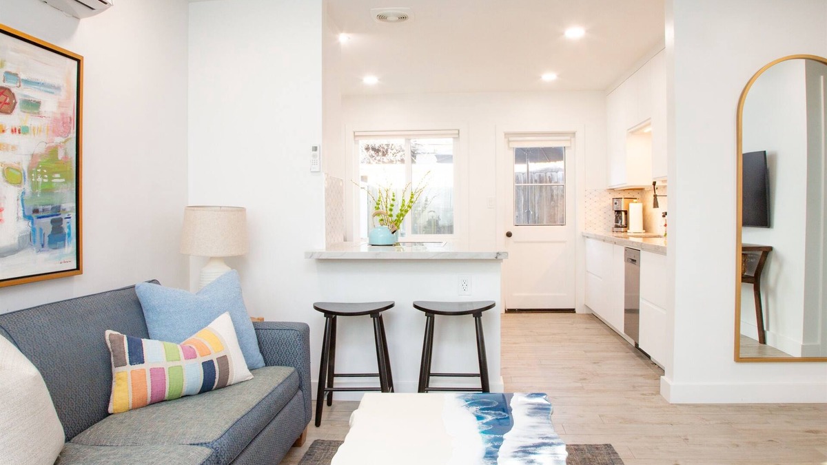 Del Mar House | Turtle Retreat - Easy 2 minute walk to the Ocean!