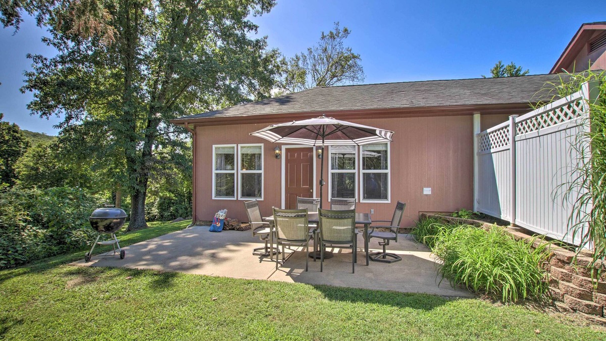 Ironton Cabin | 'Turtle Rock' - Ironton Cabin w/Furnished Patio!
