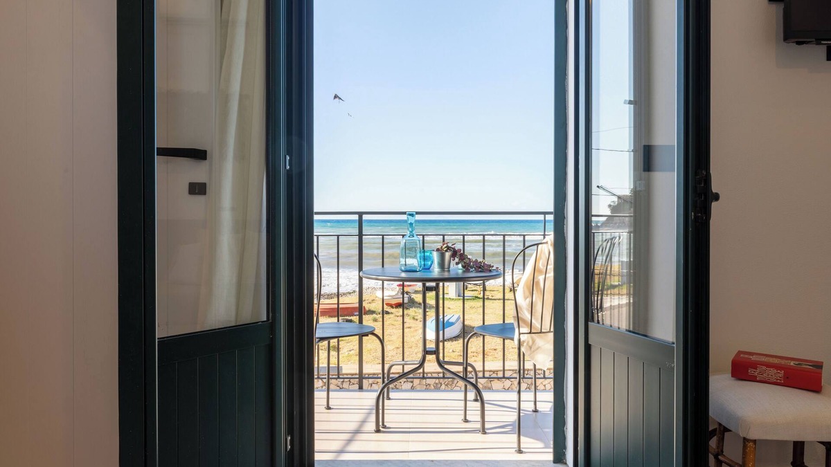 Castel Di Tusa House | Tusa Bay. Enjoy the sun and sea at 1BR House a few Steps Away From the Beach