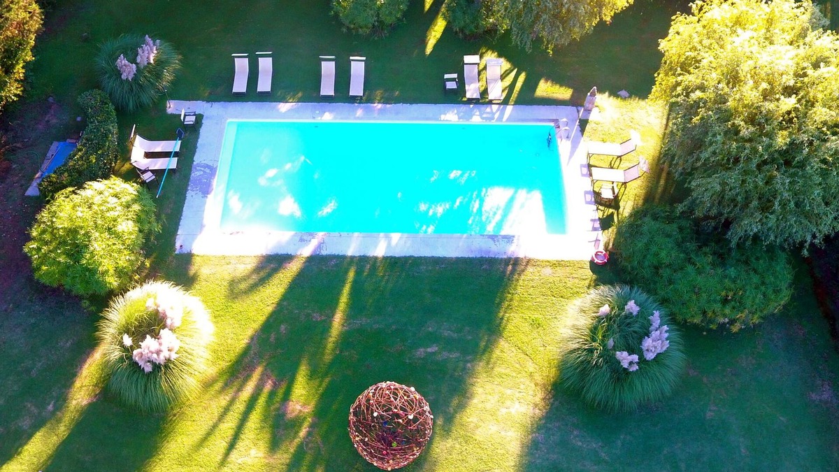 Montorsaio Apartment | Tuscan farmhouse between nature and contemporary art