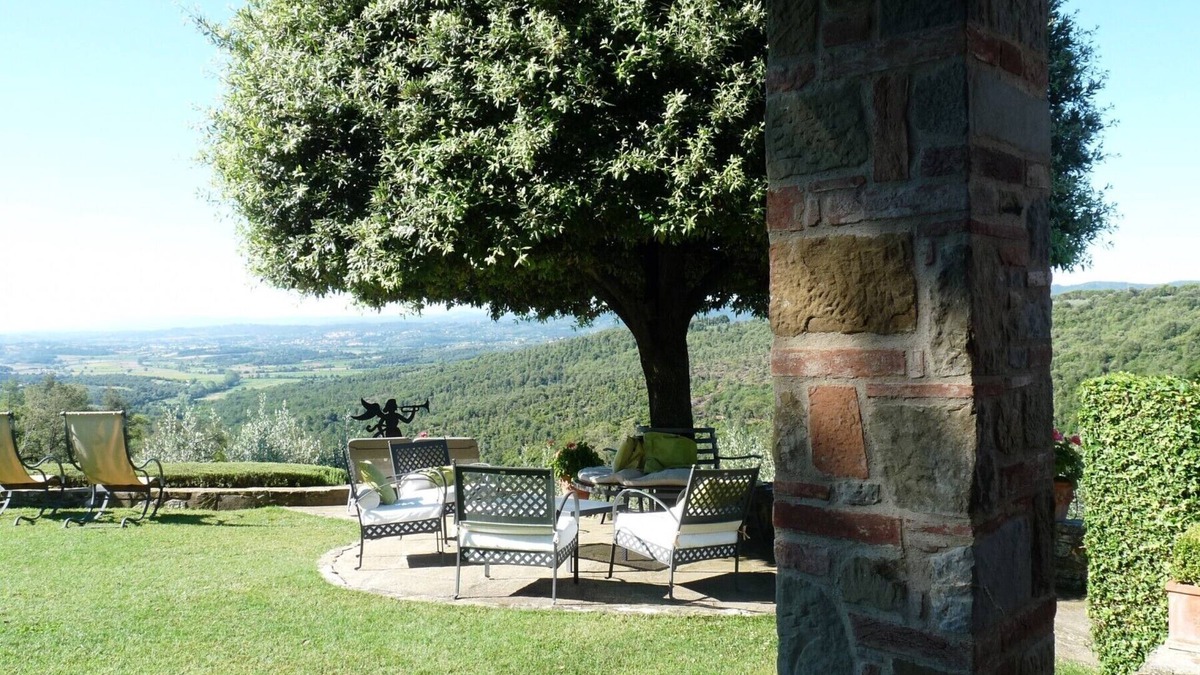 Civitella in Val di Chiana Villa | Tuscany Villa with Breathtaking View at Dotholiday