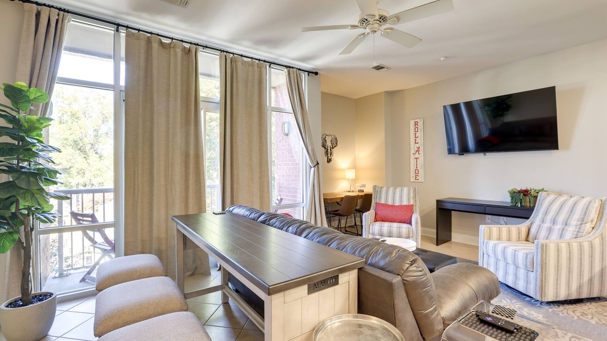 Tuscaloosa Condo | Tuscaloosa Condo: Steps to Bryant-Denny Stadium!